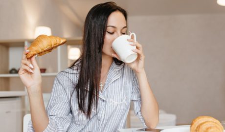Що не можна їсти вранці на сніданок: 14 продуктів, які можуть нашкодити