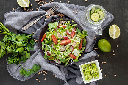 
 Салаты из свежих овощей с зеленью: 13 вкусных и полезных рецептов                                