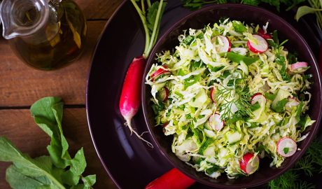 Салати зі свіжих овочів із зеленню: 13 смачних і корисних рецептів