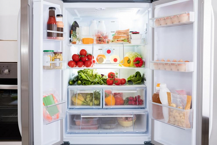 Как убрать запах в холодильнике?